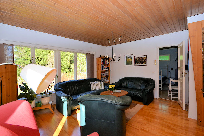 Rechts im Hintergrund der Durchgang zum Elternschlafzimmer Galeriebild Villa Stillingsön. Interessanter Immobilienstandort auf der größten Insel der schwedischen Westküste im Kattegatt - Orust