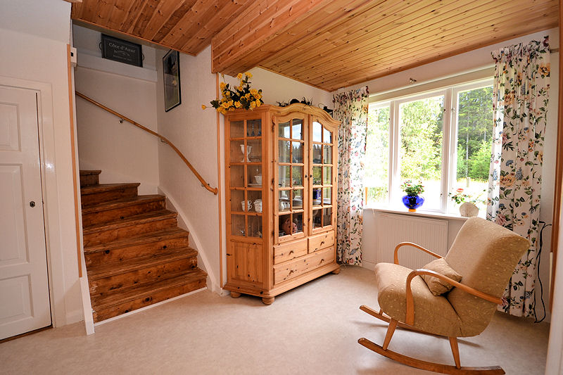 Der Flur mit Treppe zum Obergeschoß Galeriebild Ihr persönliches Paradies Kroksmåla im wunderbaren Småland. Vielfach punkten mit dieser klassischen Schwedenvilla