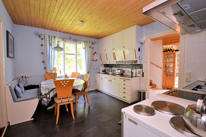 Im EG die Wohnküche mit der klassischen Eßecke.... Galeriebild Ihr persönliches Paradies Kroksmåla im wunderbaren Småland. Vielfach punkten mit dieser klassischen Schwedenvilla