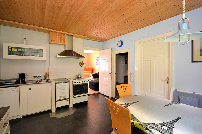 Hier auch der wertvolle Holzherd, der bei Stromausfall auf jeden Fall das "Familienessen" sichert.... Galeriebild Ihr persönliches Paradies Kroksmåla im wunderbaren Småland. Vielfach punkten mit dieser klassischen Schwedenvilla
