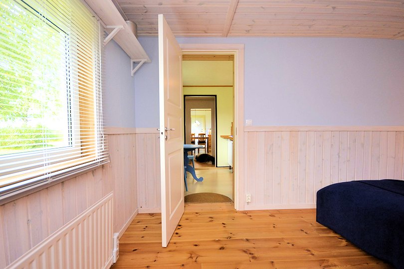 Es geht weiter in das Schlafzimmer.... Galeriebild Trollstigen. Wunderbares und supergut renoviertes Ferienhaus nahe am See Rinkabysjön - nur 15 m von der Wasserkante!