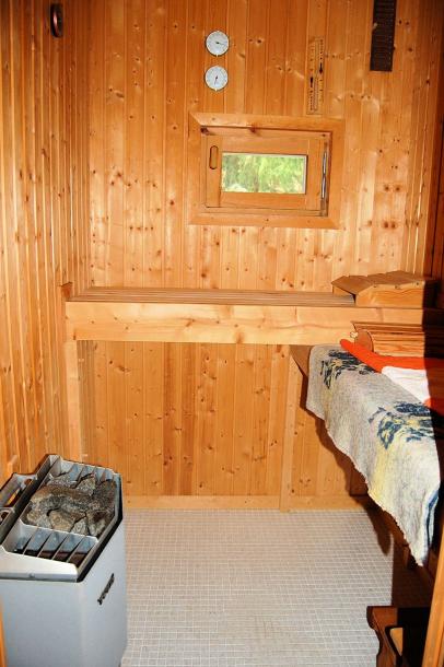 Und von der Küche aus geht es in eine "richtige" Sauna. Sagenhaft, damit hat man ja nun wirklich nicht gerechnet Galeriebild Hinein ins Paradies "Stjärnemo". Småland erleben in einem herrlich abgeschiedenen Winkel am Rande der Wildnis!