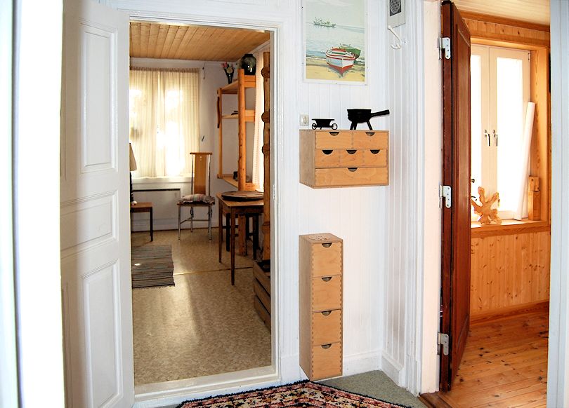 Zugang zum Arbeitszimmer rechts.... Galeriebild Hinein ins Paradies "Stjärnemo". Småland erleben in einem herrlich abgeschiedenen Winkel am Rande der Wildnis!
