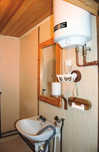 Dieser Waldhof verfügt über einen WC + Duschraum.... Galeriebild Hinein ins Paradies "Stjärnemo". Småland erleben in einem herrlich abgeschiedenen Winkel am Rande der Wildnis!
