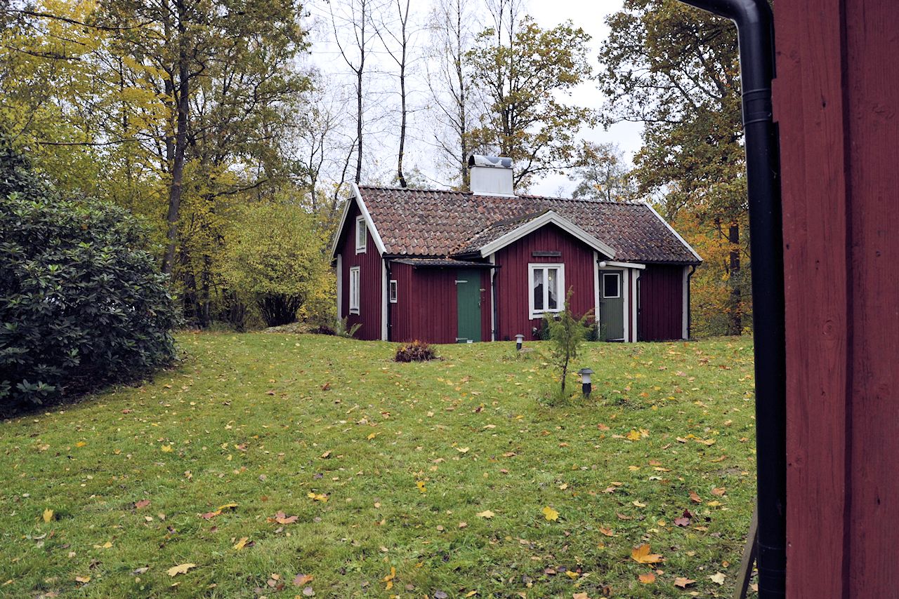 Galeriebild Strömma Kvarn - Klassische Waldkate. Früheres Müllerhaus nahe den eindrucksvollen Seen UNNEN und BOLMEN. Schön wertvolle Lage!