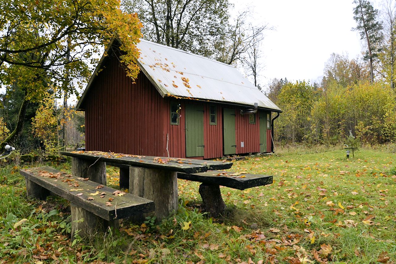 Galeriebild Strömma Kvarn - Klassische Waldkate. Früheres Müllerhaus nahe den eindrucksvollen Seen UNNEN und BOLMEN. Schön wertvolle Lage!