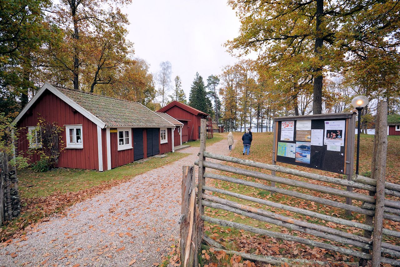 Bilder aus der Umgebung.... Galeriebild Strömma Kvarn - Klassische Waldkate. Früheres Müllerhaus nahe den eindrucksvollen Seen UNNEN und BOLMEN. Schön wertvolle Lage!