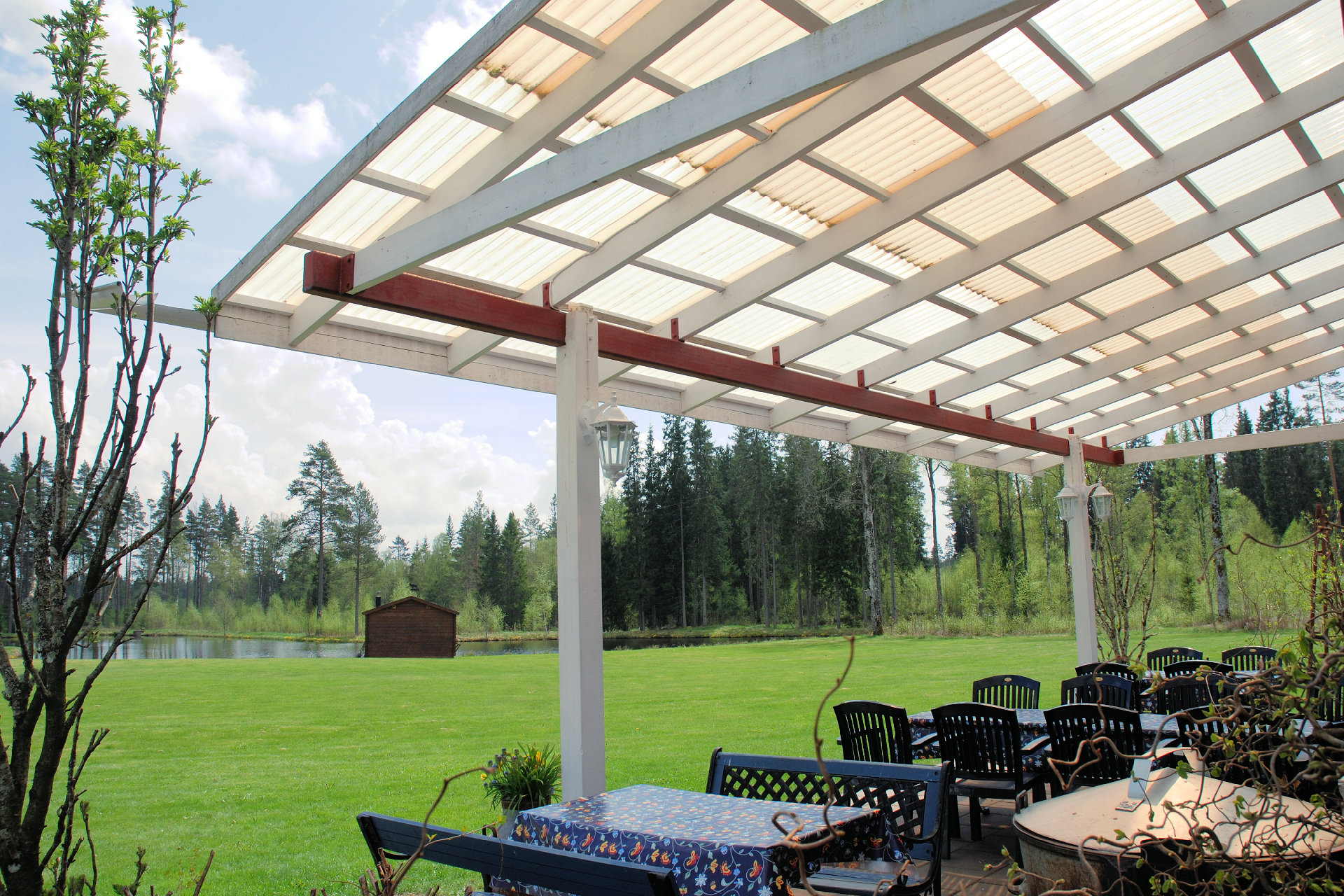 Terrasse des Restaurants in Richtung Angelsee