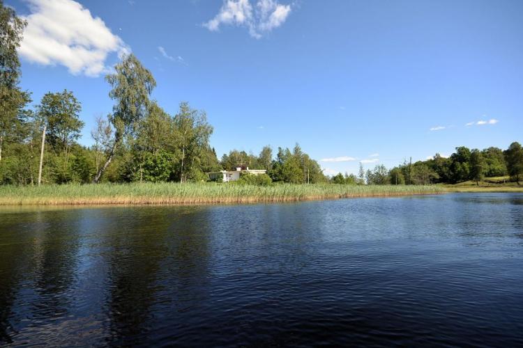 Schweden Immobilien - Sperlingsholm - der Garten Eden in Västergötland steht für Sie bereit. Hierher kommt man, um dem Wahnsinn der Welt zu entgehen! Preis auf Anfrage!