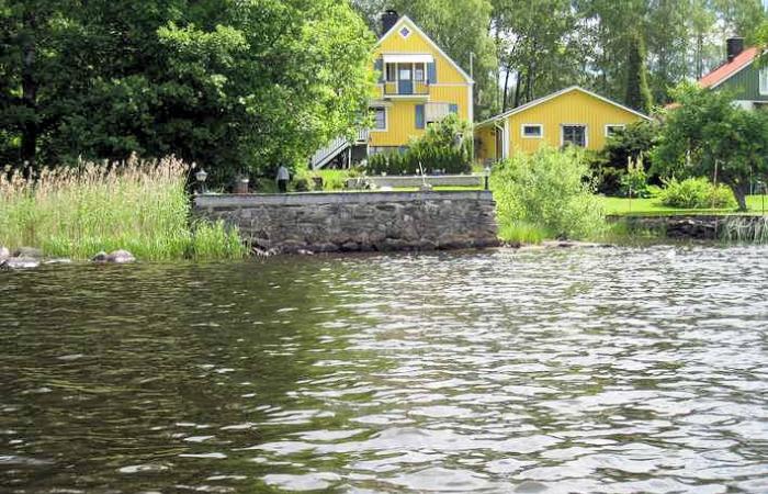 Schweden Immobilien - Schwedenvilla in spannender Wasserlage am riesigen Åsnen See