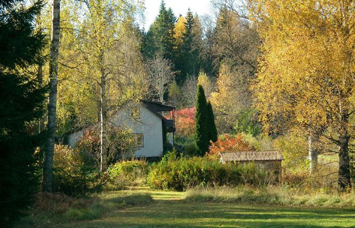 Schweden Immobilien - Kleines Hüttendorf, kleine Ferienanlage nahe Lyrestad und Götakanal. Einfach nett!