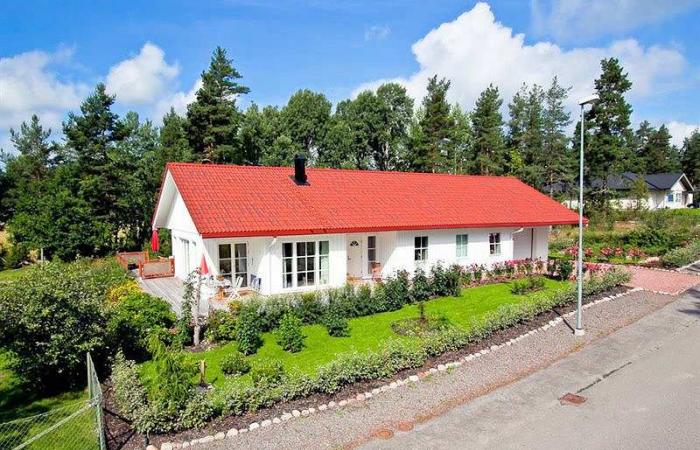 Schweden Immobilien - Borgvik - Neuwertige Schwedenvilla in ruhiger Randlage, nur einen Steinwurf vom Borgvikssjön