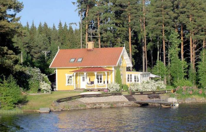 Schweden Immobilien - Brosundet - Absolutes Liebhaberobjekt am Ufer des Sees Viken mit Zugriff auf den Göta Kanal