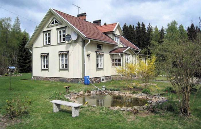 Schweden Immobilien - Böket - Klassisches Wohnhaus mit 2 Wohnungen in naturschöner Lage nahe dem Fluss Ronnebyån