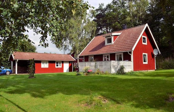 Schweden Immobilien - Liebenswertes Schwedenhäuschen in der kleinen Dorfgemeinschaft Källsjö. Ein besonderer Platz zum Geniessen!