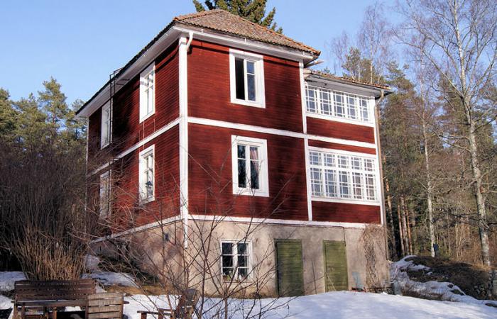 Schweden Immobilien - Villa Havrekärven. Klassisches Wohnhaus am Ortsrand von Kopparberg auf großem Naturgrundstück. Schön!