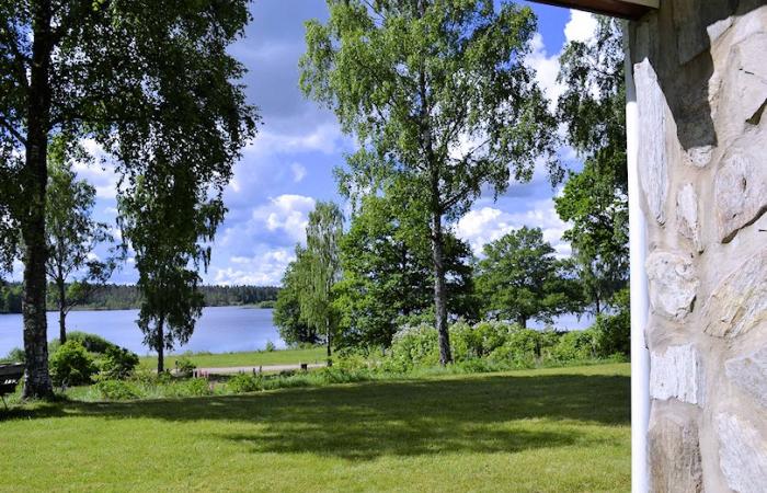 Schweden Immobilien - Lilla Sjöbo - eine Schwedenvilla zwischen zwei Seen mit Traumblick auf das Wasser nördlich und südlich. Fabelhaft!