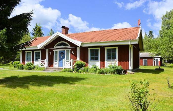 Schweden Immobilien -  Tallåsen - Eine wunderbare Schwedenvilla (Energiesparhaus) von 2002 in idyllischer Waldalleinlage erwartet Sie