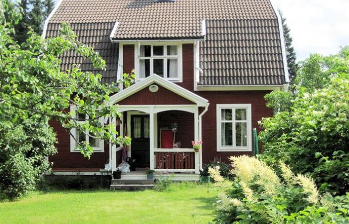 Schweden Immobilien - Klassisches, stilgetreues  Wohnhaus in herrlicher Wald- u. Einzellage in der wunderbaren Provinz Västmanland
