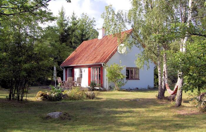 Schweden Immobilien - Liebenswertes Ferien- + Festwohnhaus im idyllischen Einzugsbereich des naturschönes Seengebietes "Allgunnen" 