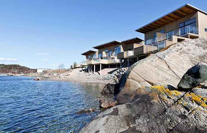 Schweden Immobilien - Henån  - Avantgardistische Arichitektur am Kattegatt mit klaren Linien und einprägsamen Bauformen. Modernstes Wohnen am Meer!