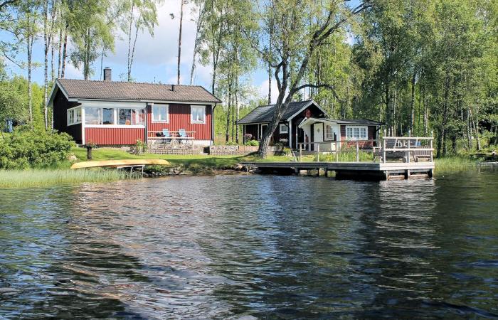 Schweden Immobilien - Neuer Paukenschlag! Karshult - ein absolutes Traumgrundstück am Wasser für  Liebhaber echter Seelagen in Småland