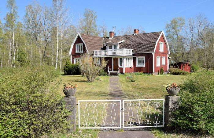 Schweden Immobilien - Slättingebygd - Klassische Landvilla in Småland mit 4,9 ha Wald- u. Wiesengrundstück mit guter Verkehrsanbindung