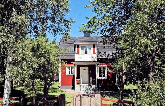 Schweden Immobilien - Fröseke - klassisches Wohnhaus in kleiner Gemeinde, schön erhalten im geschichtlichen Kontext, gemütlich renoviert und ein toller Platz für Schwedenliebhaber!