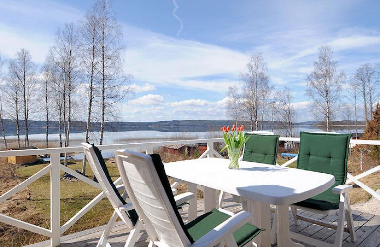 Schweden Immobilien - Neubauhaus Hedegården am See Visten