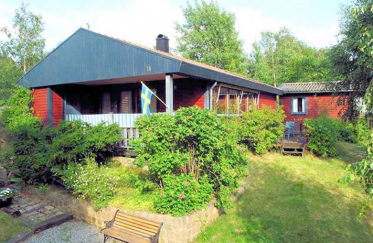 Schweden Immobilien - Fågelviken - Modernes Ferienhaus in einem gepflegten Ferienhausgebiet am Åbyfjorden