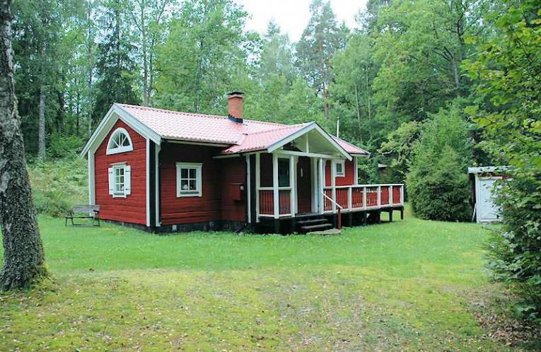 Schweden Immobilien - Flathult - Super nettes Ferienhaus mit Wasserblick Richtung See "Flaten"
