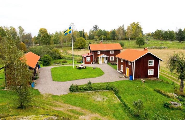 Schweden Immobilien - Ehemaliges Bauernanwesen in ländlicher Umgebung nahe See Oppsjön + der Ostseeküste