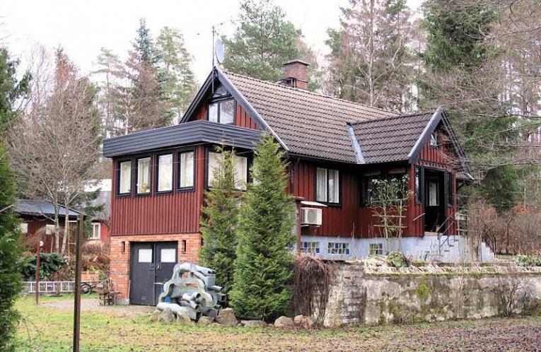 Schweden Immobilien - Flusslage Gustavsberg mit einem gemütlichen Wohnhaus nahe Ortschaft Torup in Halland