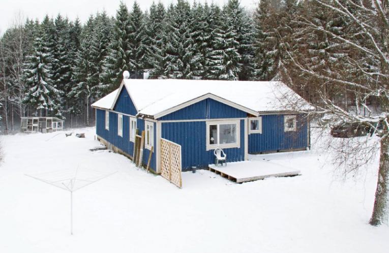Schweden Immobilien - Nettes Haus in Seenähe und mit Nähe  an den Flughafen Skavsta