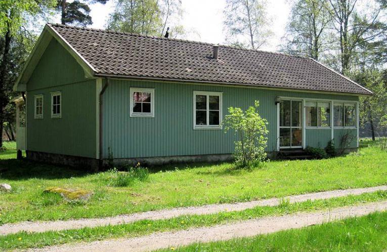 Schweden Immobilien - Fålaboda - modernes Ferienhaus mit Festwohnstandard am See Åsnen