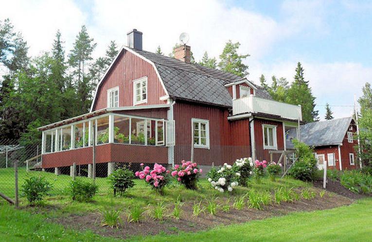 Schweden Immobilien - Waldhof "Väse Sågen". Wunderbares Waldanwesen mit der Möglichkeit,  einer zukünftigen Stromerzeugung durch Wasserkraft am Areal