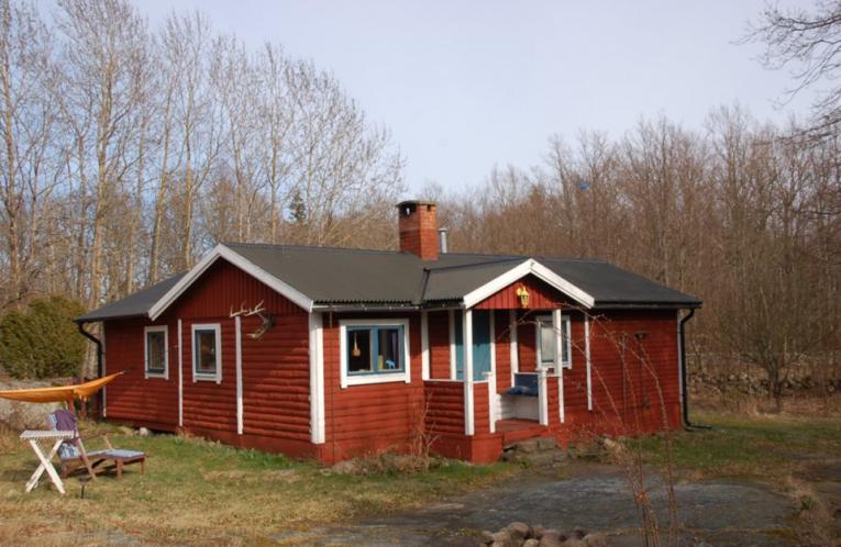 Schweden Immobilien - Provinz Blekinge. Nahe See Färskesjön und nur 2 km von der Ostsee, steht dieses robuste Ferienhaus.  Freizeitvergnügen!