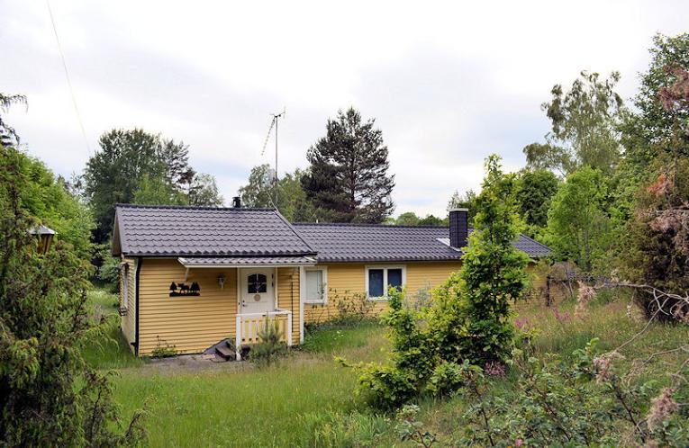 Schweden Immobilien - Gösebo - familienfreundliches Ferien- und Festwohnhaus 150 m entfernt vom See Gösjön / Högsby