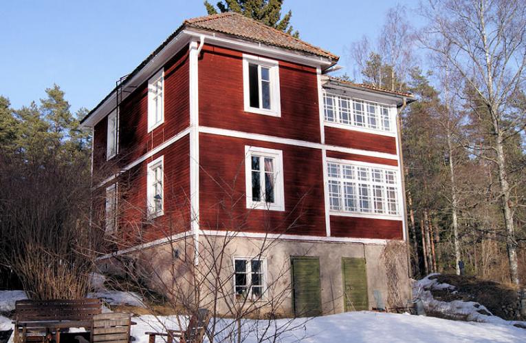 Schweden Immobilien - Villa Havrekärven. Klassisches Wohnhaus am Ortsrand von Kopparberg auf großem Naturgrundstück. Schön!