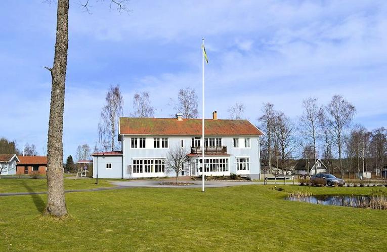 Schweden Immobilien - Kalvsjögården - hier wird das Geld verdient! Konferenzanlage, Wandererheim, Restaurant + 10 Doppelhaushälften zur Vermietung!