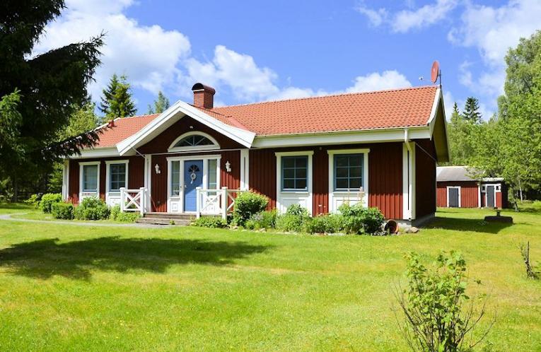 Schweden Immobilien -  Tallåsen - Eine wunderbare Schwedenvilla (Energiesparhaus) von 2002 in idyllischer Waldalleinlage erwartet Sie