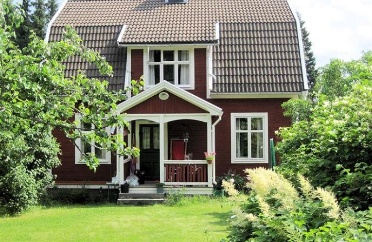 Schweden Immobilien - Klassisches, stilgetreues  Wohnhaus in herrlicher Wald- u. Einzellage in der wunderbaren Provinz Västmanland