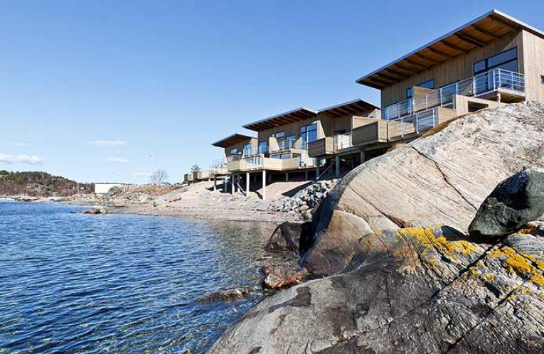 Schweden Immobilien - Henån  - Avantgardistische Arichitektur am Kattegatt mit klaren Linien und einprägsamen Bauformen. Modernstes Wohnen am Meer!