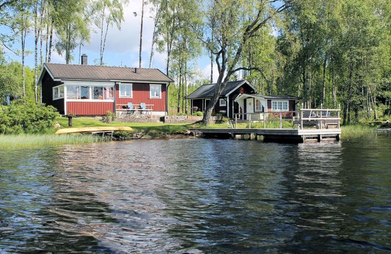 Schweden Immobilien - Neuer Paukenschlag! Karshult - ein absolutes Traumgrundstück am Wasser für  Liebhaber echter Seelagen in Småland