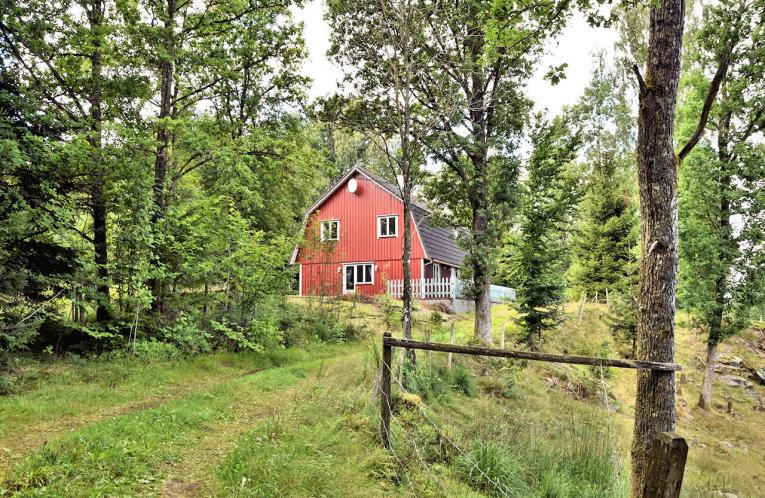 Schweden Immobilien - Permanentwohnhaus in verschwiegener Einzellage in den tiefen Wäldern der Provinz Halland. Ein Vergnügen!