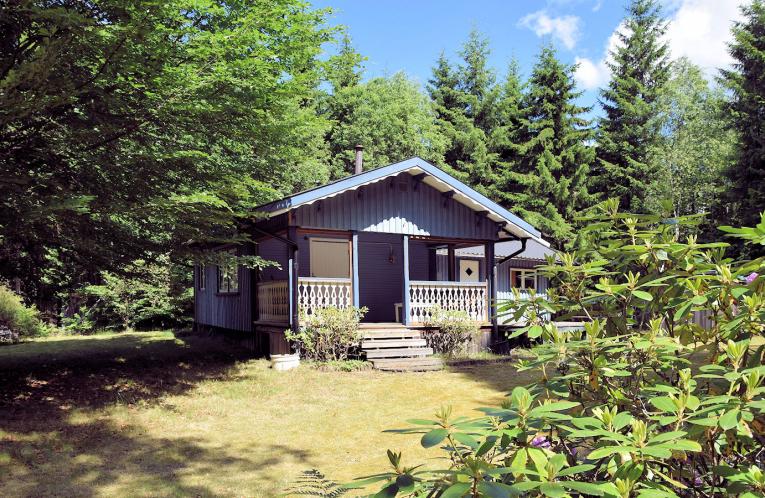Schweden Immobilien - Norra Uvekull - anmutiges Ferienhaus (Renovierungsobjekt) ganz nahe am See Borlången in waldiger Alleinlage. Günstiger Preis! Schweden Immobilien - Norra Uvekull - anmutiges Ferienhaus (Renovierungsobjekt) ganz nahe am See Borlången in waldiger Alleinlage. Günstiger Preis!