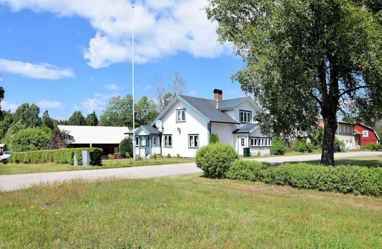 Schweden Immobilien - Byholma - ein kleines Dorf nahe Lidhult / Kronobergs län / mit diesem klassischen Ferien- oder Permanentwohnhaus in toller Bolmenseenähe