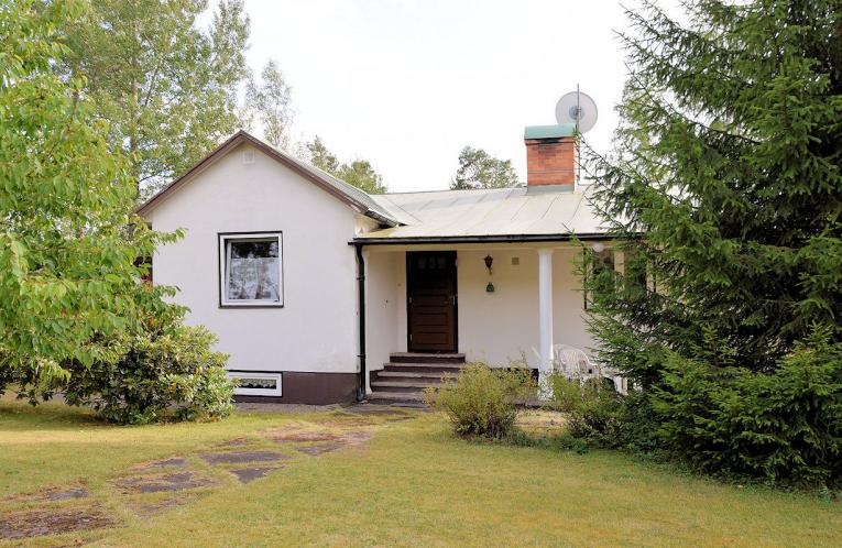 Schweden Immobilien - Alstermo - Anmutiges Ferien- + Permanentwohnhaus am Rande der kleinen Ortschaft Alstermo im Herzen von Småland Schweden Immobilien - Alstermo - Anmutiges Ferien- + Permanentwohnhaus am Rande der kleinen Ortschaft Alstermo im Herzen von Småland