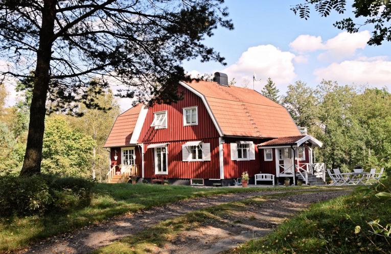 Schweden Immobilien - Glückstag für Auswandererfamilien! In der geschätzten Westküstenprovinz Halland wartet das Anwesen "Ulvvad" auf Sie!